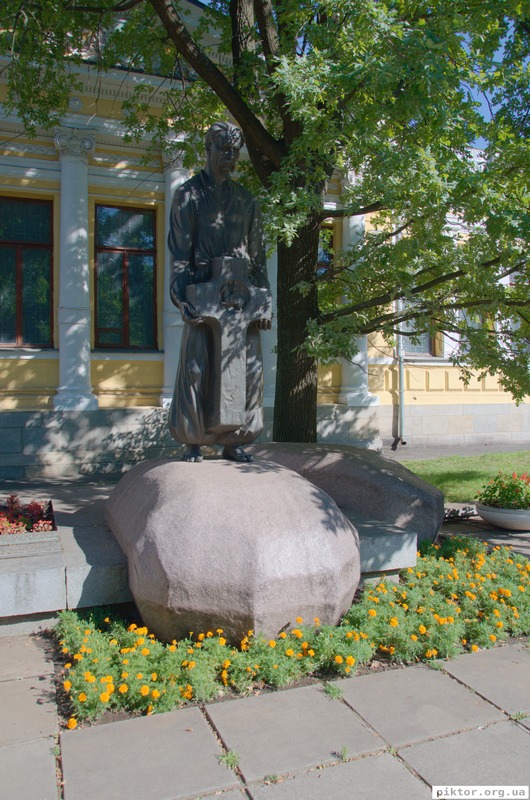 Пам'ятник Яворницькому