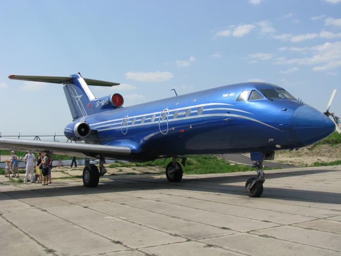 Як-40
