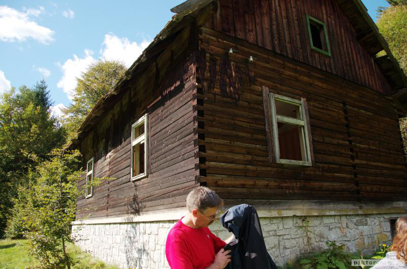 Лісова хатинка