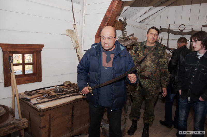 Злий чоловік з шаблею