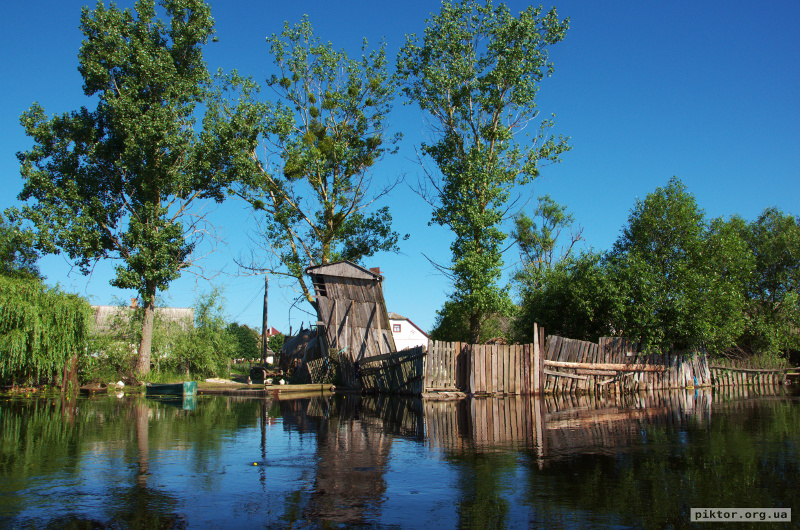 Сарайчики над водою