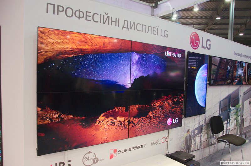 Безрамкові дисплеї