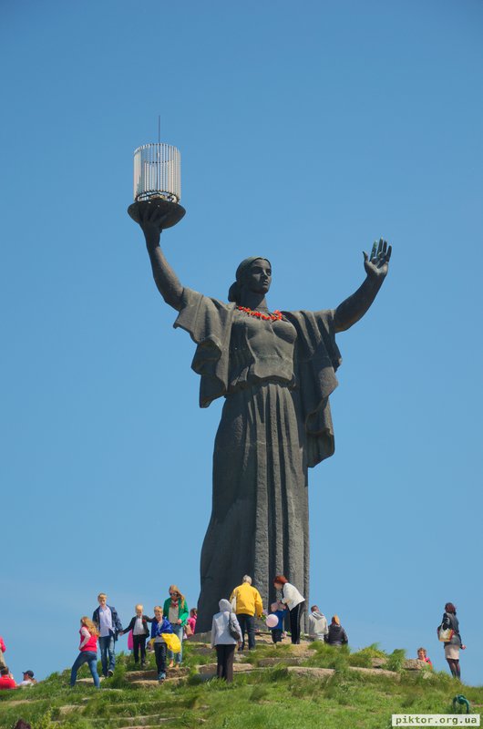 Галя зі склянкою