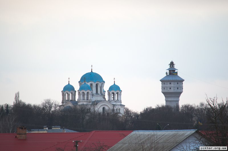 Трьоханастасівська церква та водонапірна башта