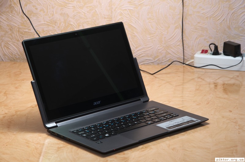 Aspire R13