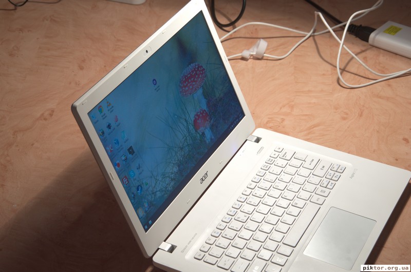 Aspire V13