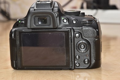 Задня панель D5100