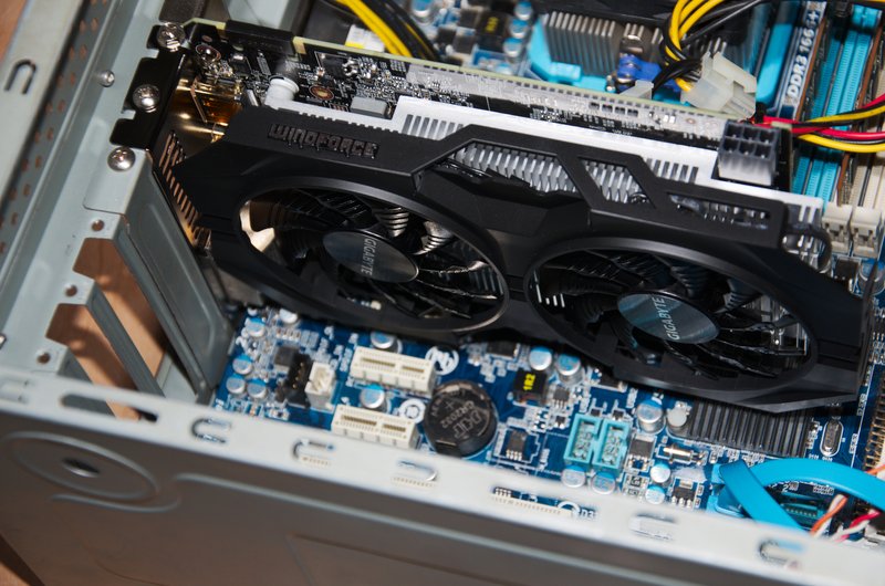 Gigabyte всередині