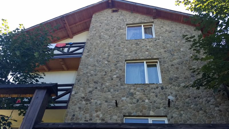 Стіна в камені