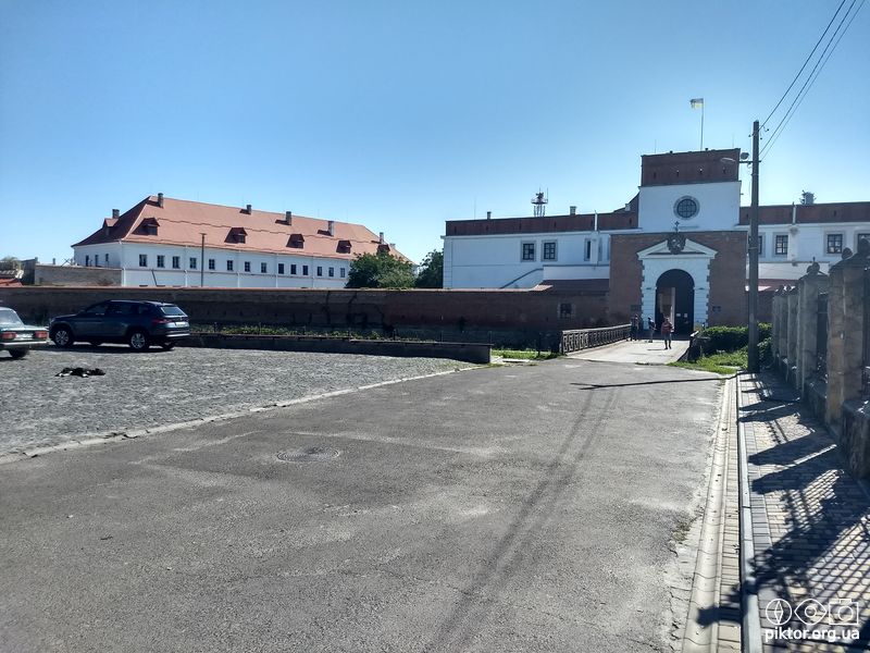 Вхід до замку