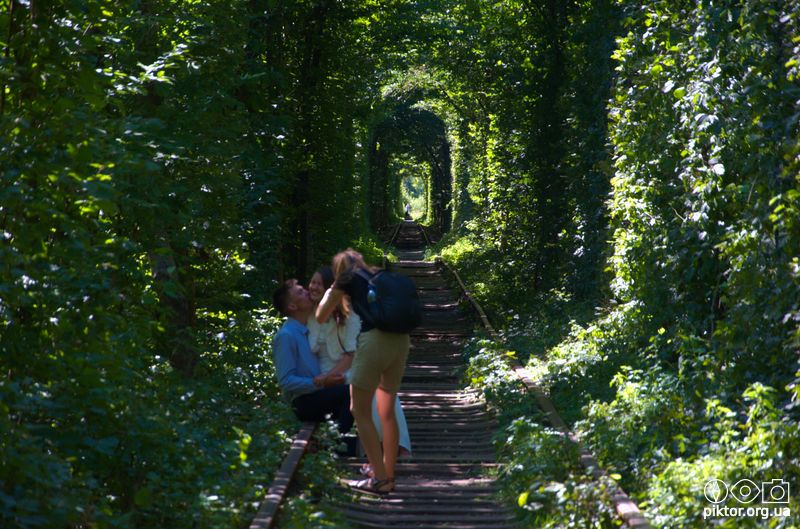 закохані в тунелі