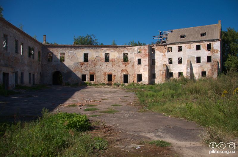 двір замку