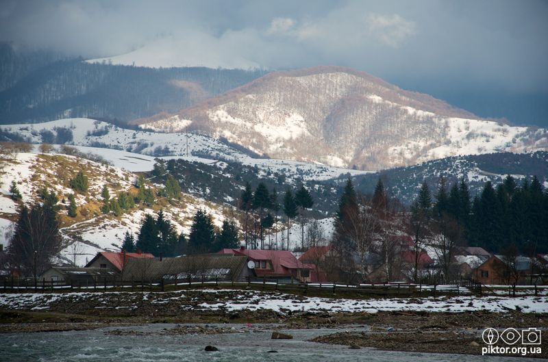 Освітлена Сонцем гора