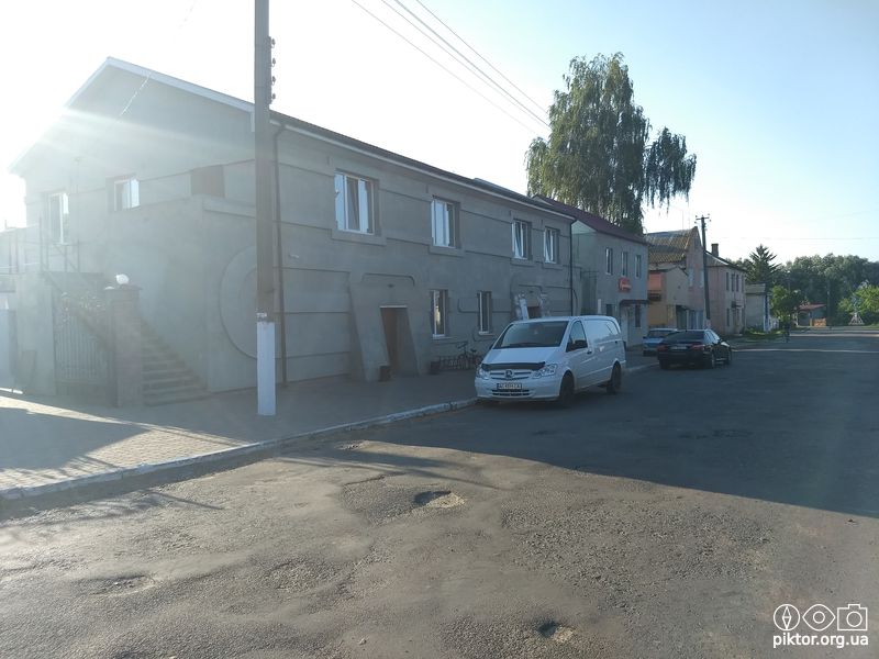 Будівля в Олиці