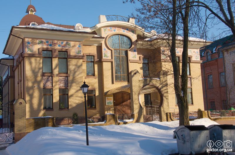 Адмінбудівля музею