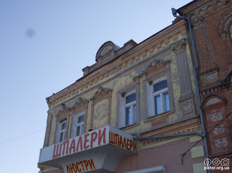 Вулична реклама в Умані