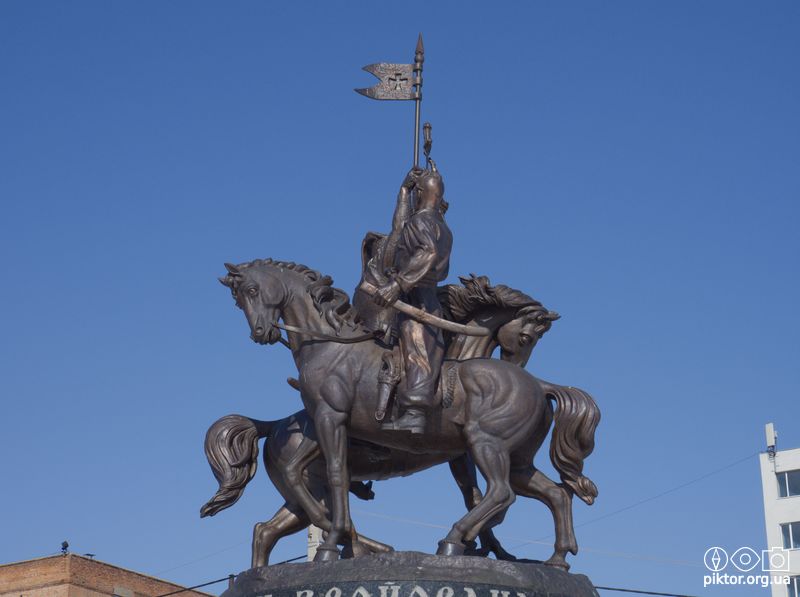 пам'ятник Гонті та Залізняку