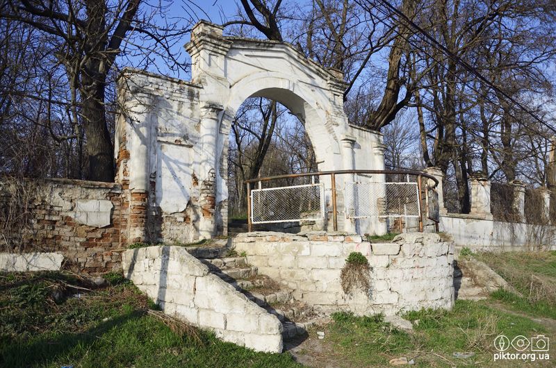 Вхід до парку-садиби