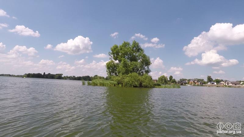 Острови на водосховищі