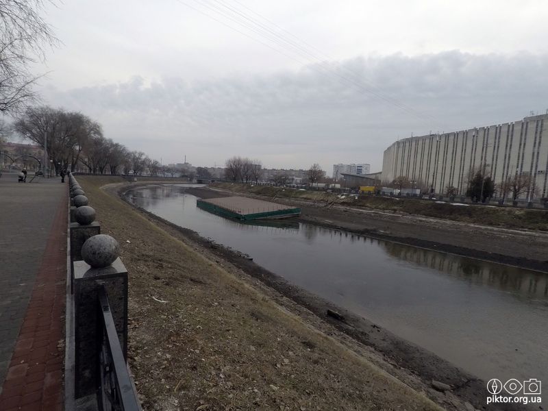 Плавуча сцена
