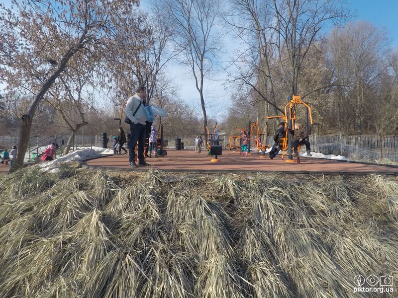 Спортивні та дитячі майданчики