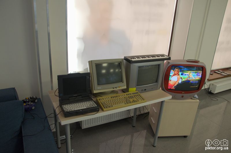 Живий стенд