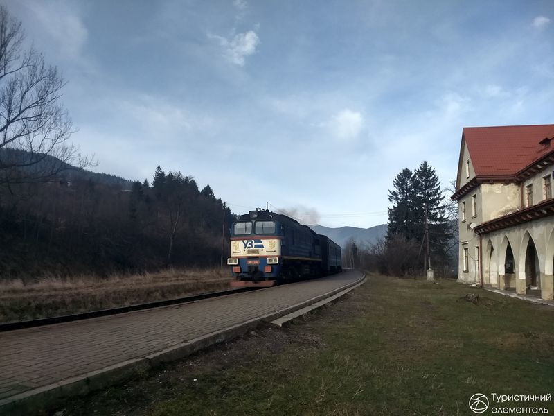 Приміський поїзд
