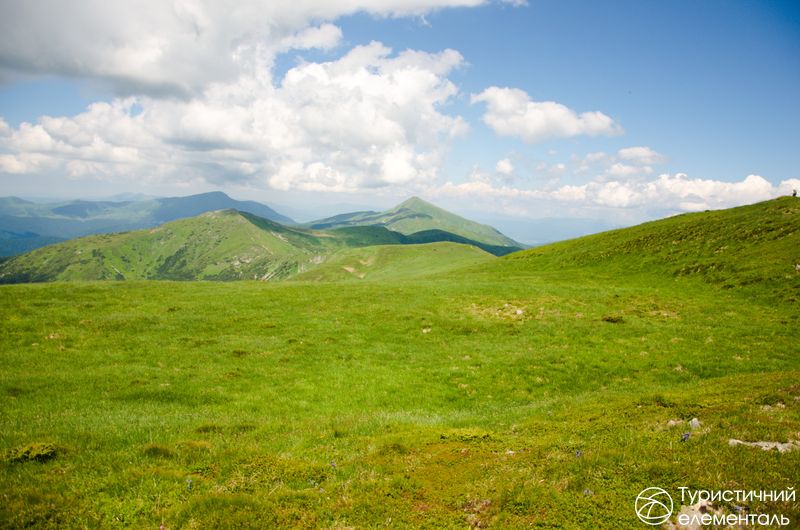 Вид вперед з гори Ребра