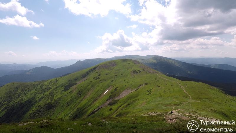 Вид назад з підйому на Говерлу