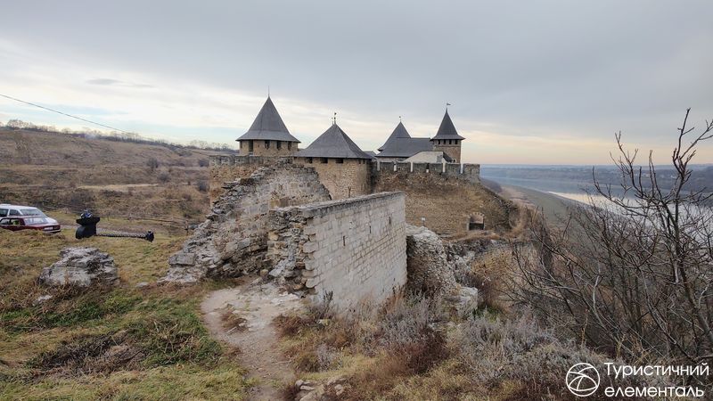 Висока стіна