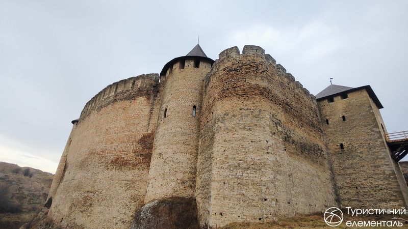 Високі стіни