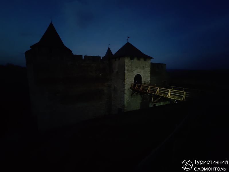 Погано освітлений замок