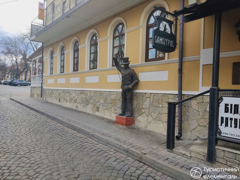 пам'ятник сажотрусу
