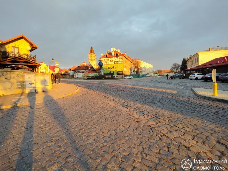 Площа Вірменський ринок