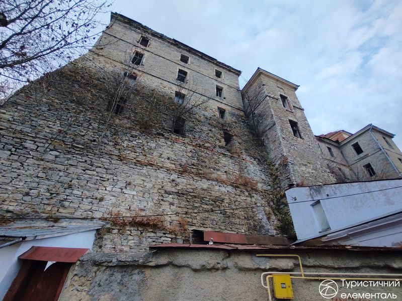 Казарми