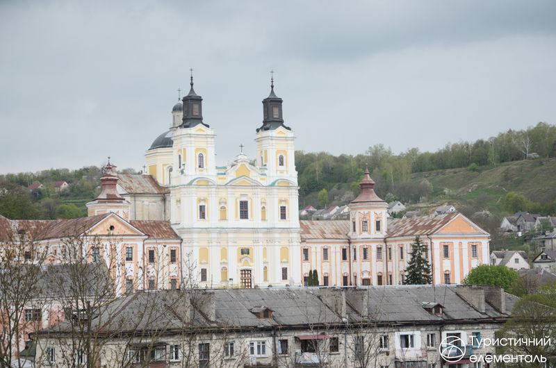 Церква за будинками