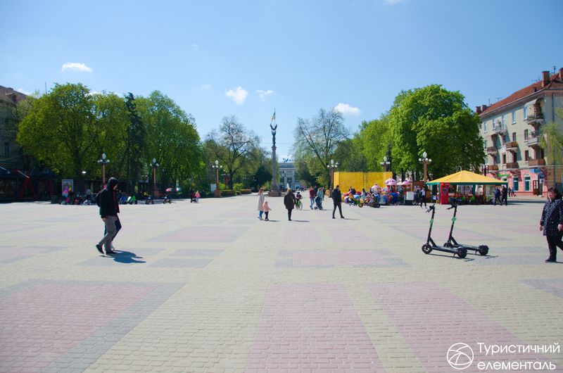 Театральна площа